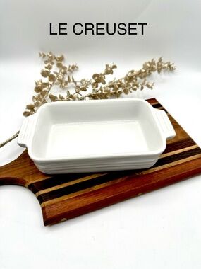 Le Creuset White Baking Dish. 7 x 5” Stoneware’s.